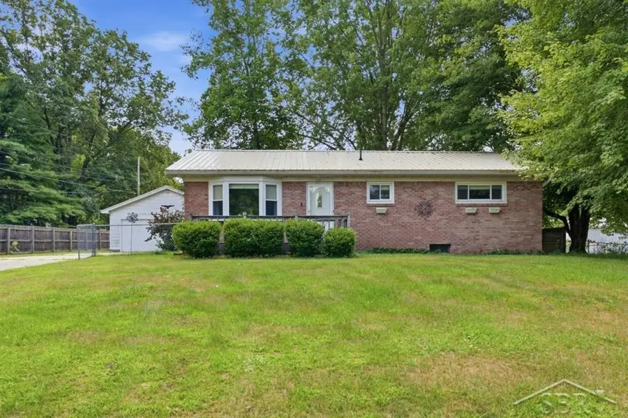 1072 E Stewart RD, Midland, MI 48640 - #2