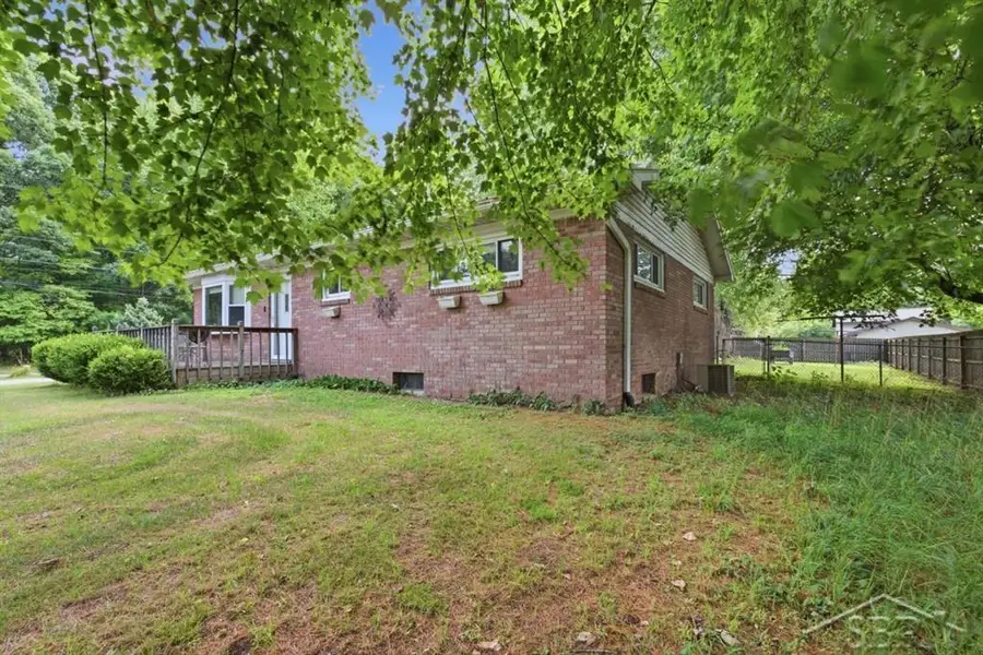 1072 E Stewart RD, Midland, MI 48640 - #3