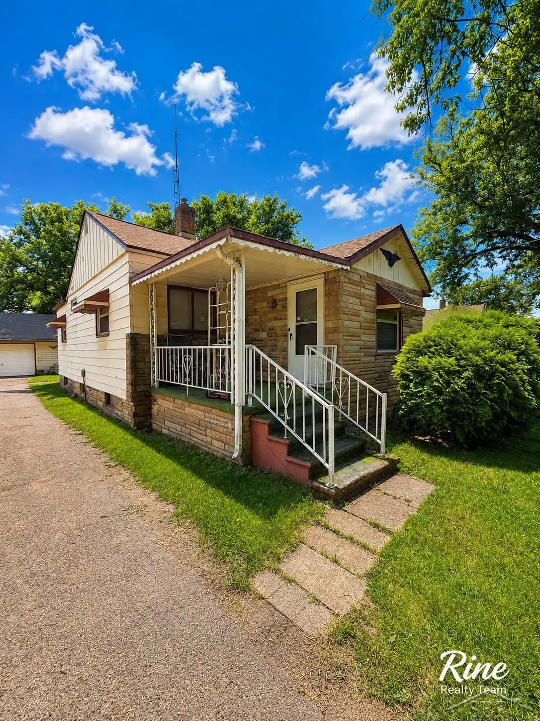 3204 E Hemphill RD, Burton, MI 48529 - #1