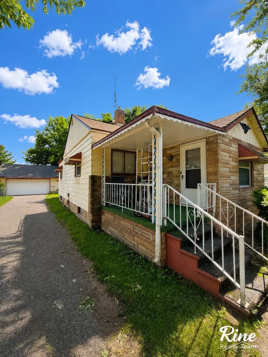 3204 E Hemphill RD, Burton, MI 48529 - #3