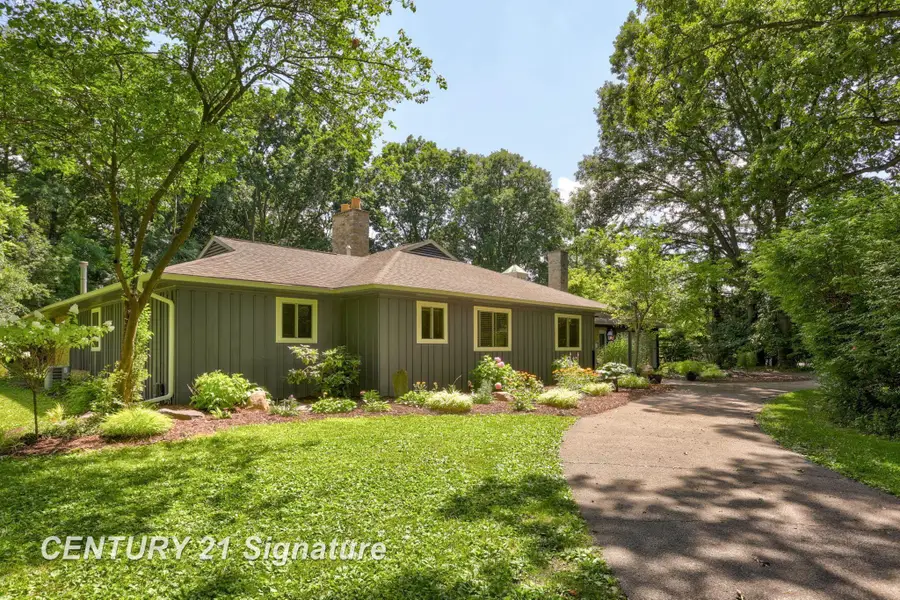 1 N Center Woods DR, Saginaw, MI 48638 - #2