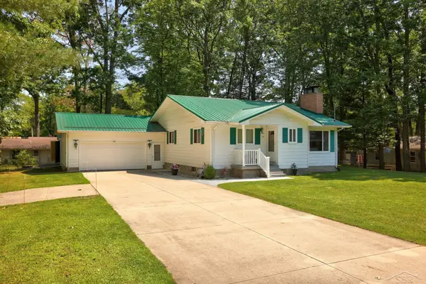 110 Chippewa TRL, Prudenville, MI 48651