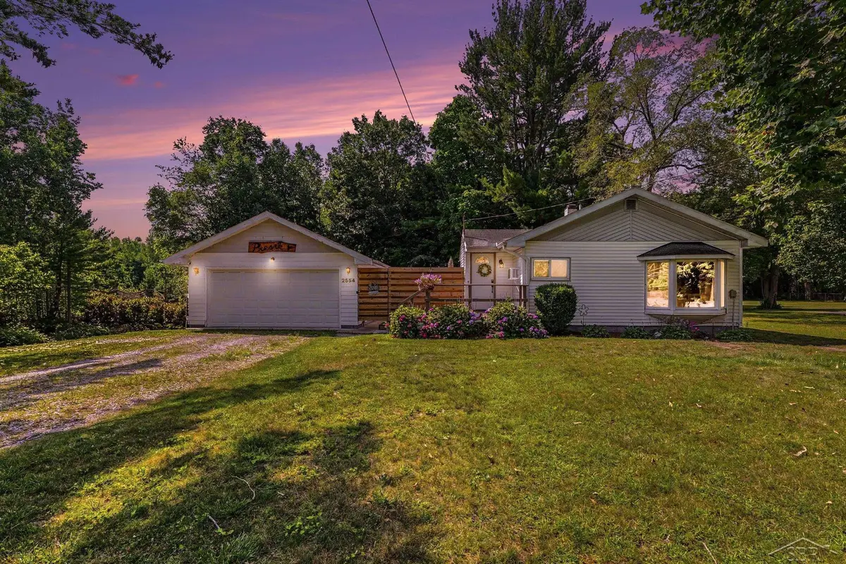 2554 E Ashby RD, Midland, MI 48640 - #1