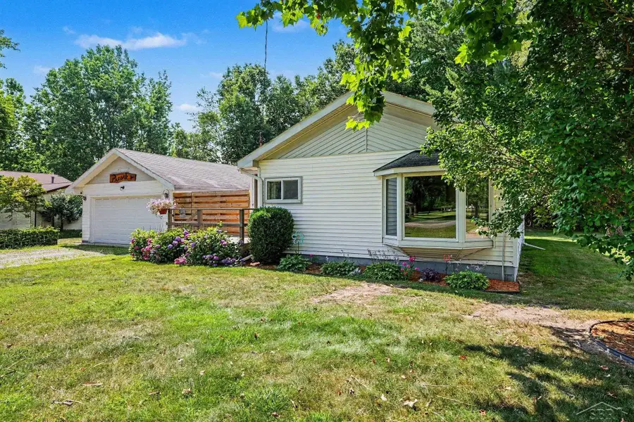 2554 E Ashby RD, Midland, MI 48640 - #2