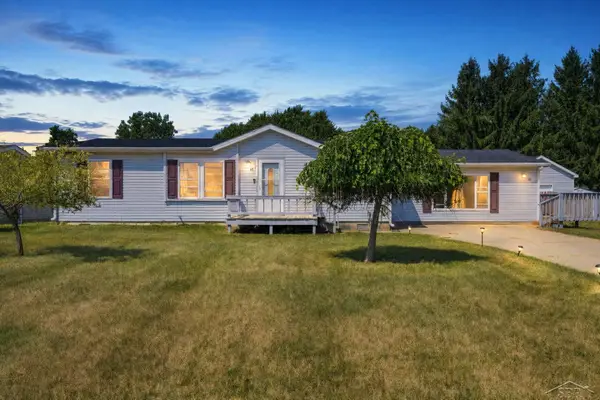 97 N Flower ST, Croswell, MI 48422