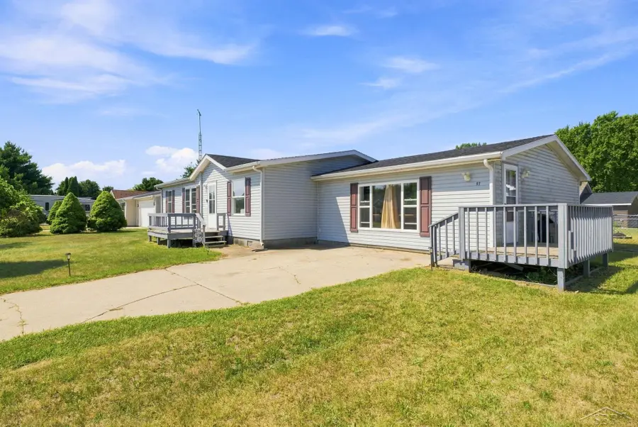 97 N Flower ST, Croswell, MI 48422 - #3