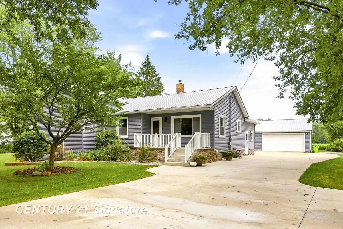 3063 E Gordonville RD, Midland, MI 48640 - #1
