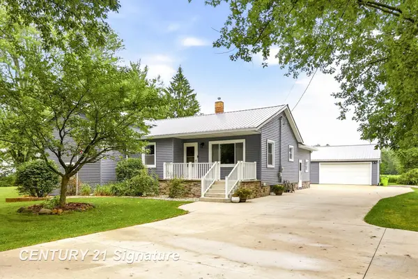 3063 E Gordonville RD, Midland, MI 48640
