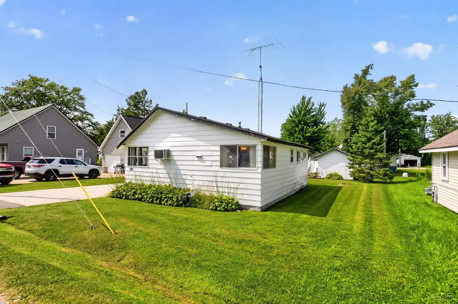 121 Sandpiper AVE, Houghton Lake, MI 48629 - #3