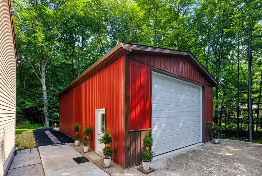 5016 Airport RD, Midland, MI 48642 - #2