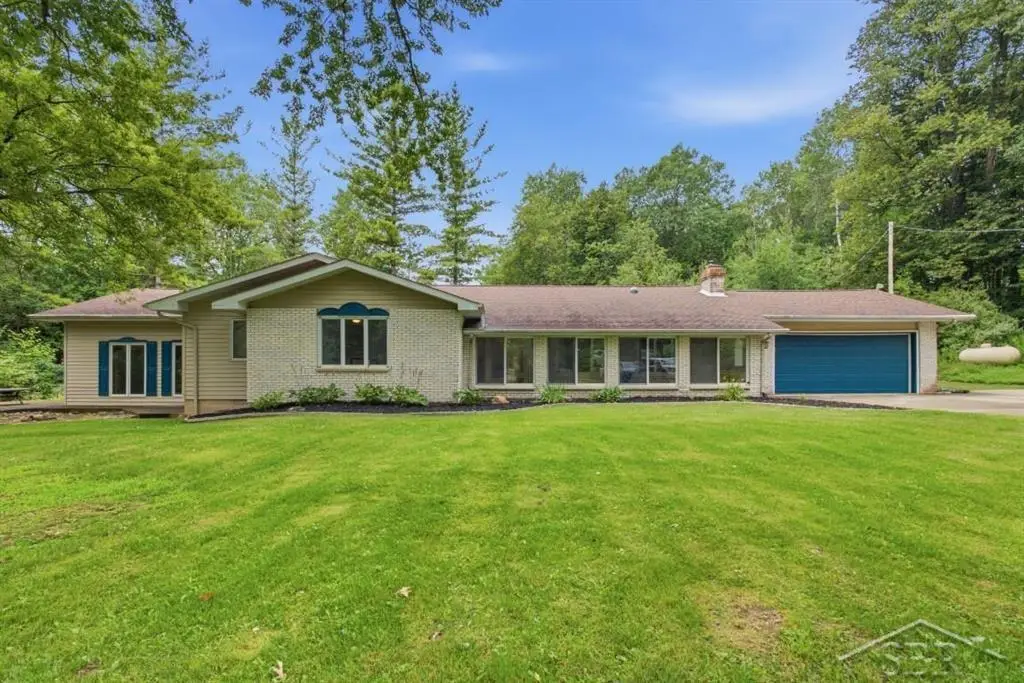 2890 S Hoover AVE, Gladwin, MI 48624 - #1