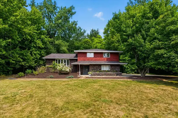 3783 E Kens LN, Midland, MI 48642