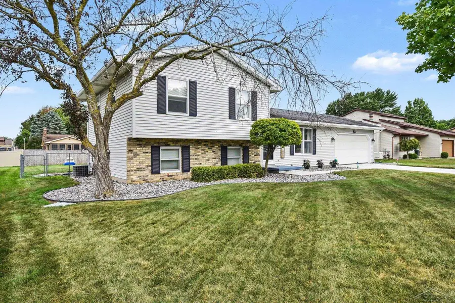 3615 Desert DR, Saginaw, MI 48603 - #3