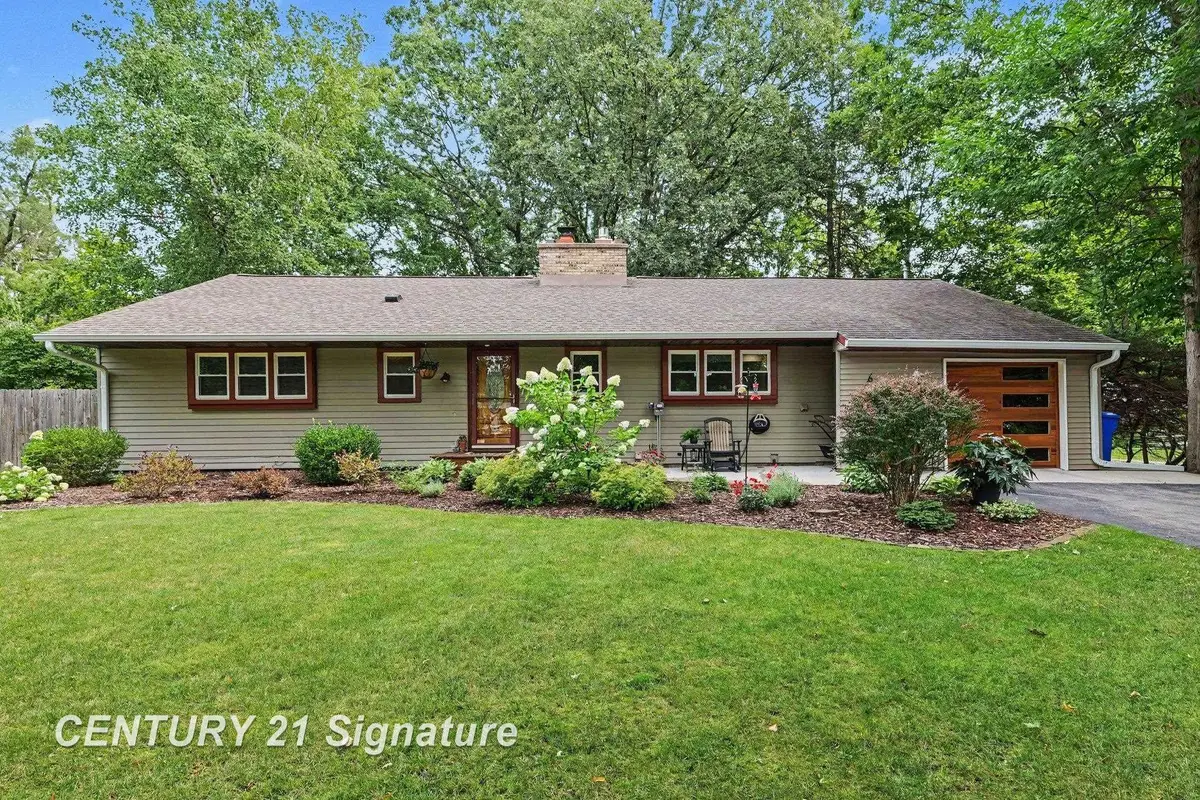 608 Hillcrest RD, Midland, MI 48640 - #1