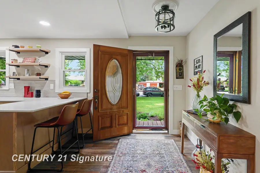 608 Hillcrest RD, Midland, MI 48640 - #2