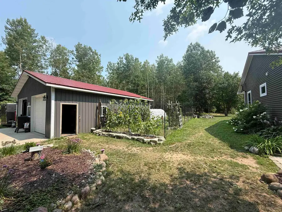 648 N Lewis RD, Shepherd, MI 48883 - #2