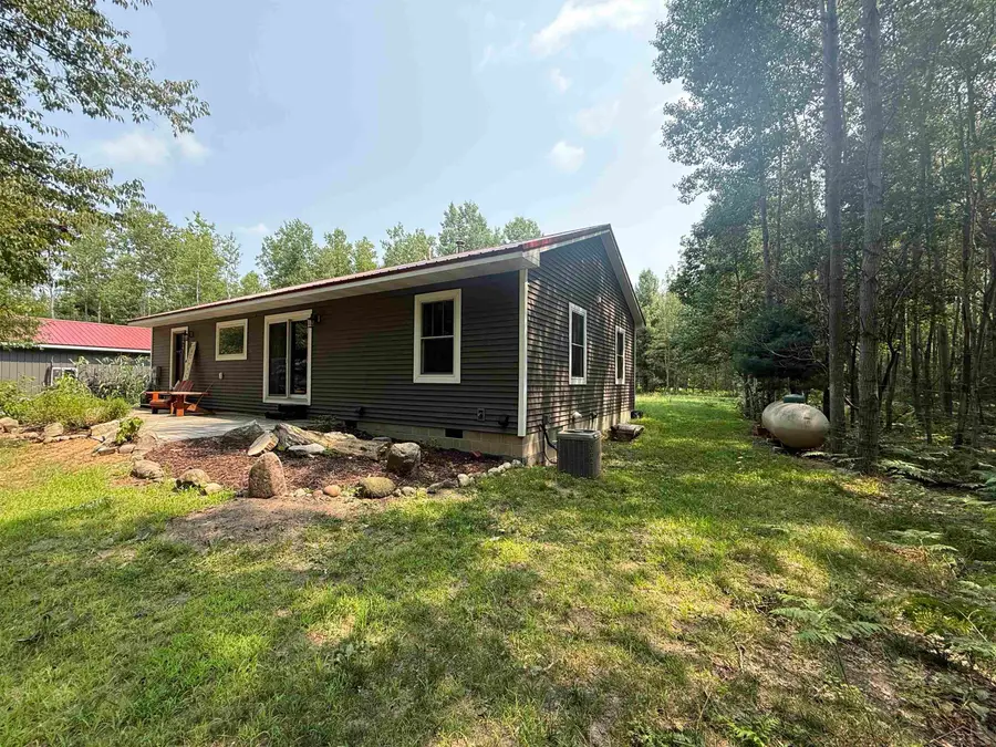 648 N Lewis RD, Shepherd, MI 48883 - #3
