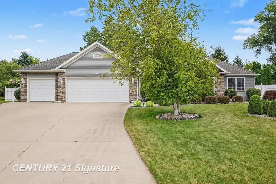 4470 Meadow Creek CT, Saginaw, MI 48603 - #3