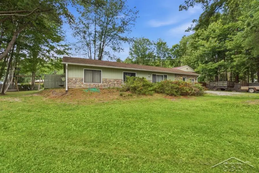 3161 N Gil-Haven CT, Sanford, MI 48657 - #3