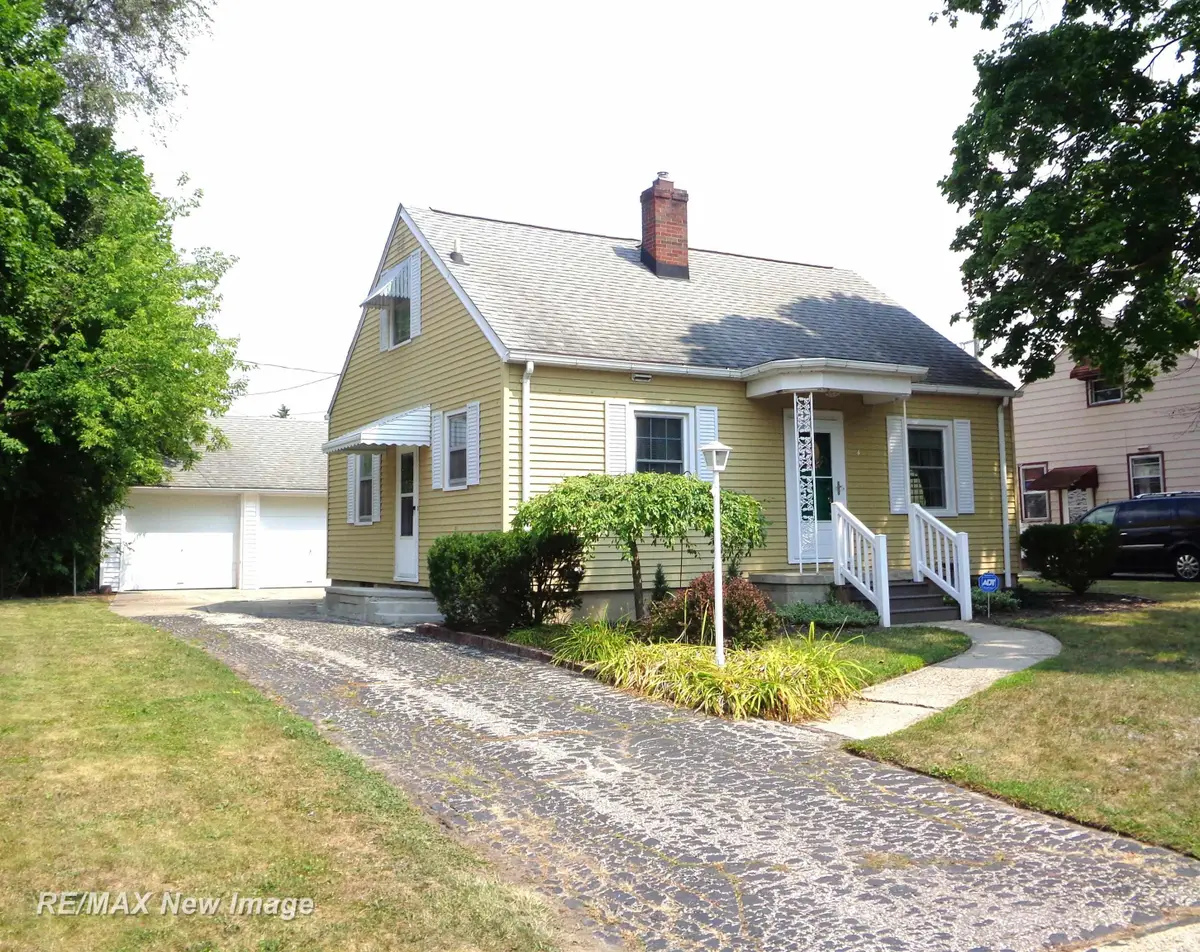 4 Southlawn CT, Saginaw, MI 48602 - #1