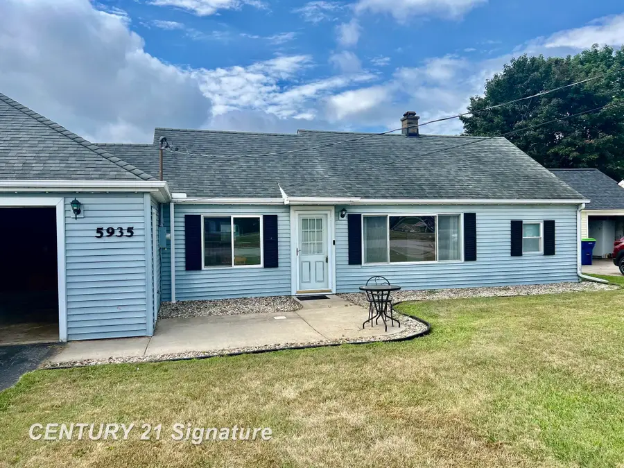 5935 Midland RD, Freeland, MI 48623 - #2