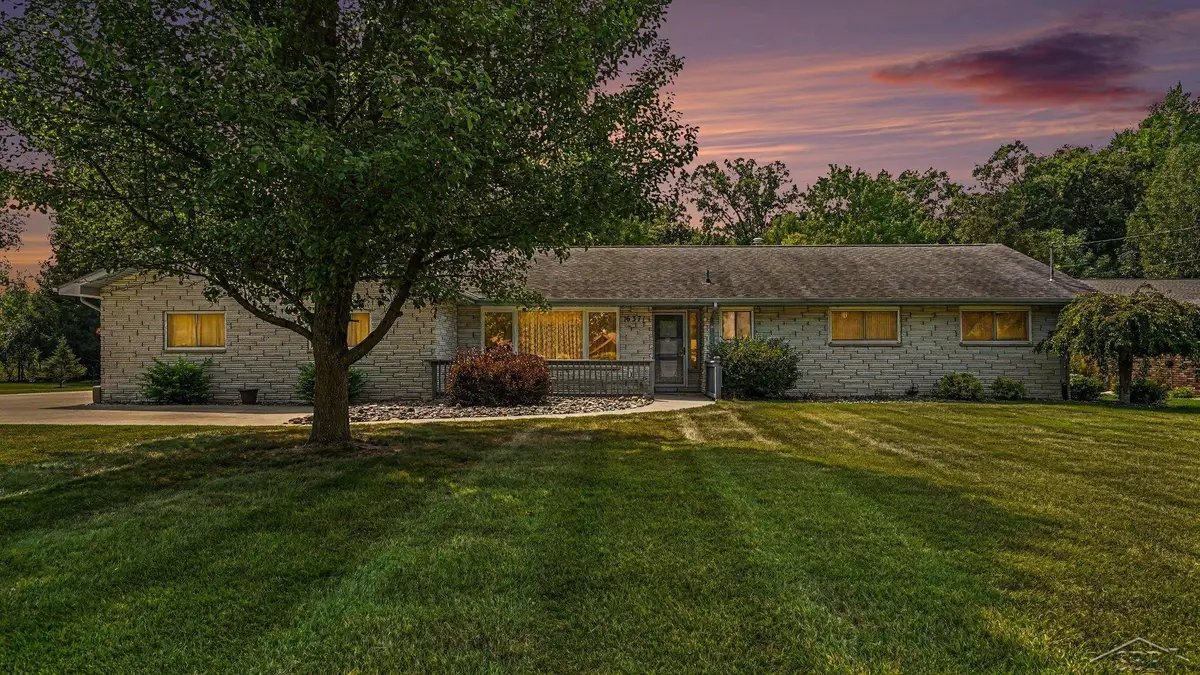 6371 Birchview DR, Saginaw, MI 48609 - #1