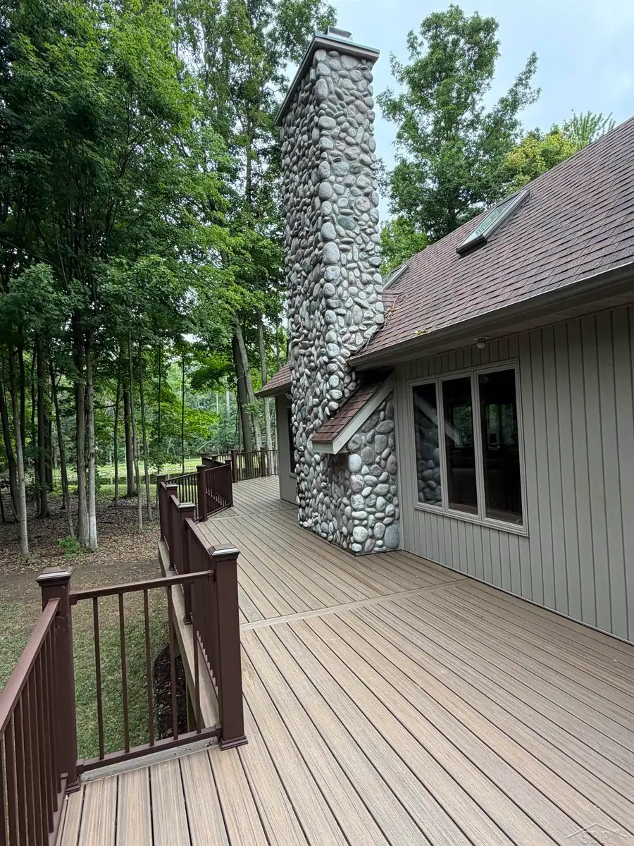 2220 S Dehmel RD, Frankenmuth, MI 48734 - #2