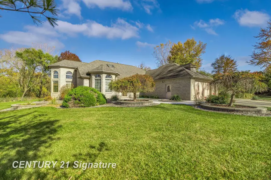 5790 Dunrovin DR, Saginaw, MI 48638 - #2