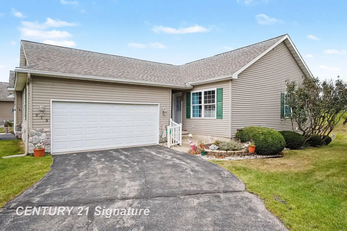 512 Hampton Lake DR, Essexville, MI 48732 - #1