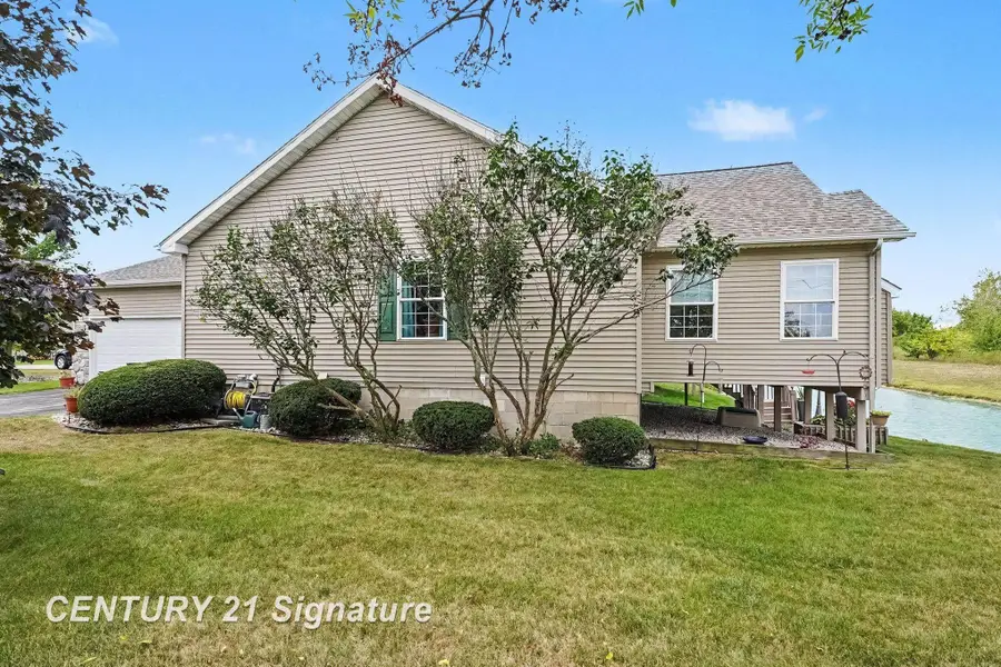 512 Hampton Lake DR, Essexville, MI 48732 - #2