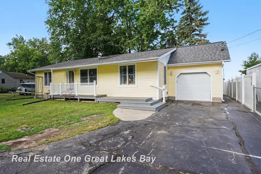 4426 S 9 mile RD, Auburn, MI 48611 - #2