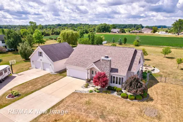 4881 N Gleaner RD, Freeland, MI 48623
