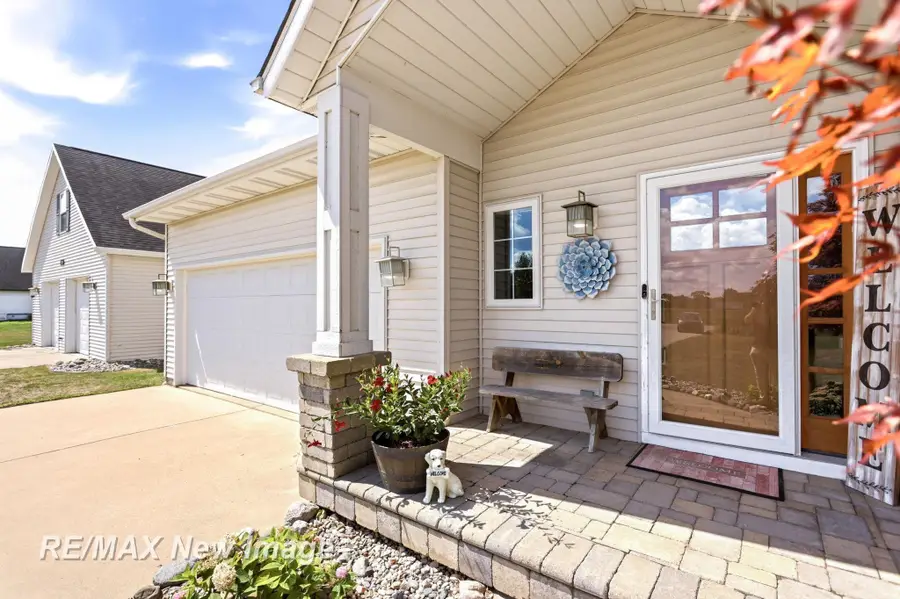 4881 N Gleaner RD, Freeland, MI 48623 - #3