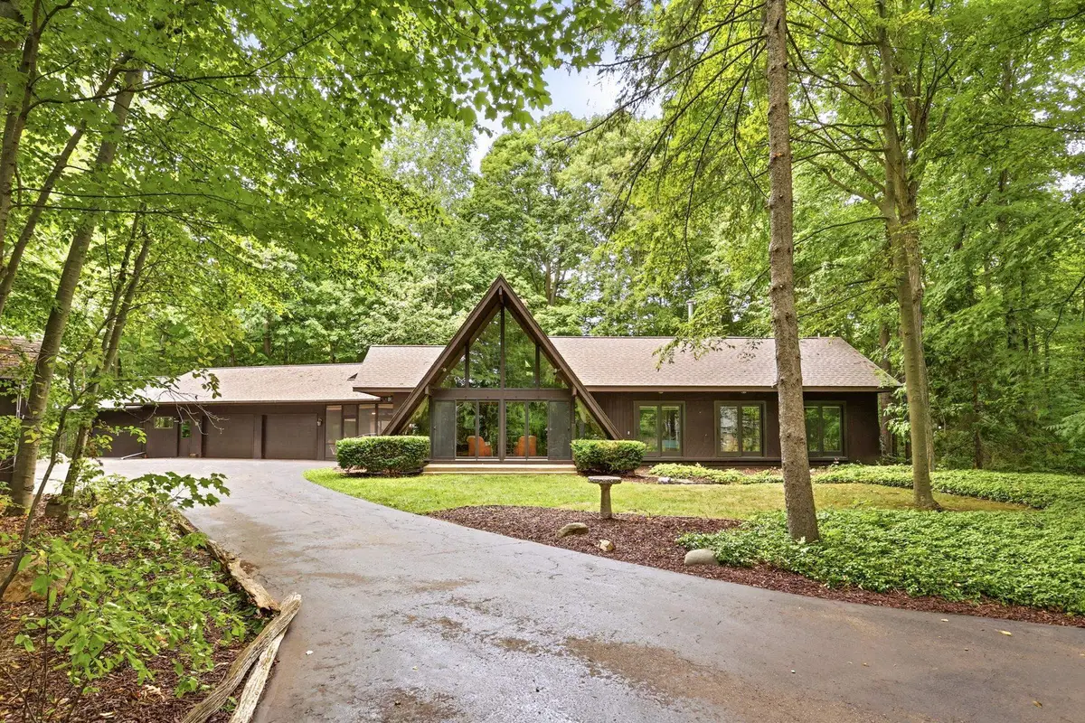 5130 Churchgrove RD, Frankenmuth, MI 48734 - #1