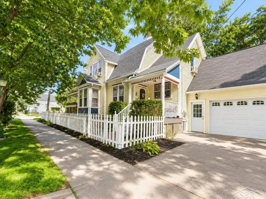 600 N Henry ST, Bay City, MI 48706 - #2