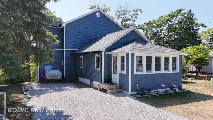 6751 West ST, Caseville, MI 48725 - #3