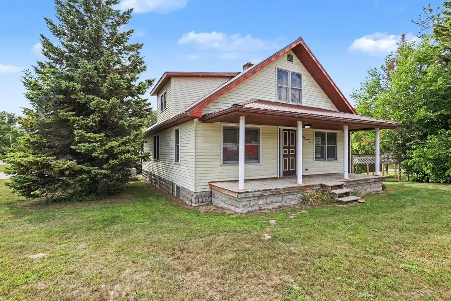 1007 N Huron RD, Linwood, MI 48634 - #2