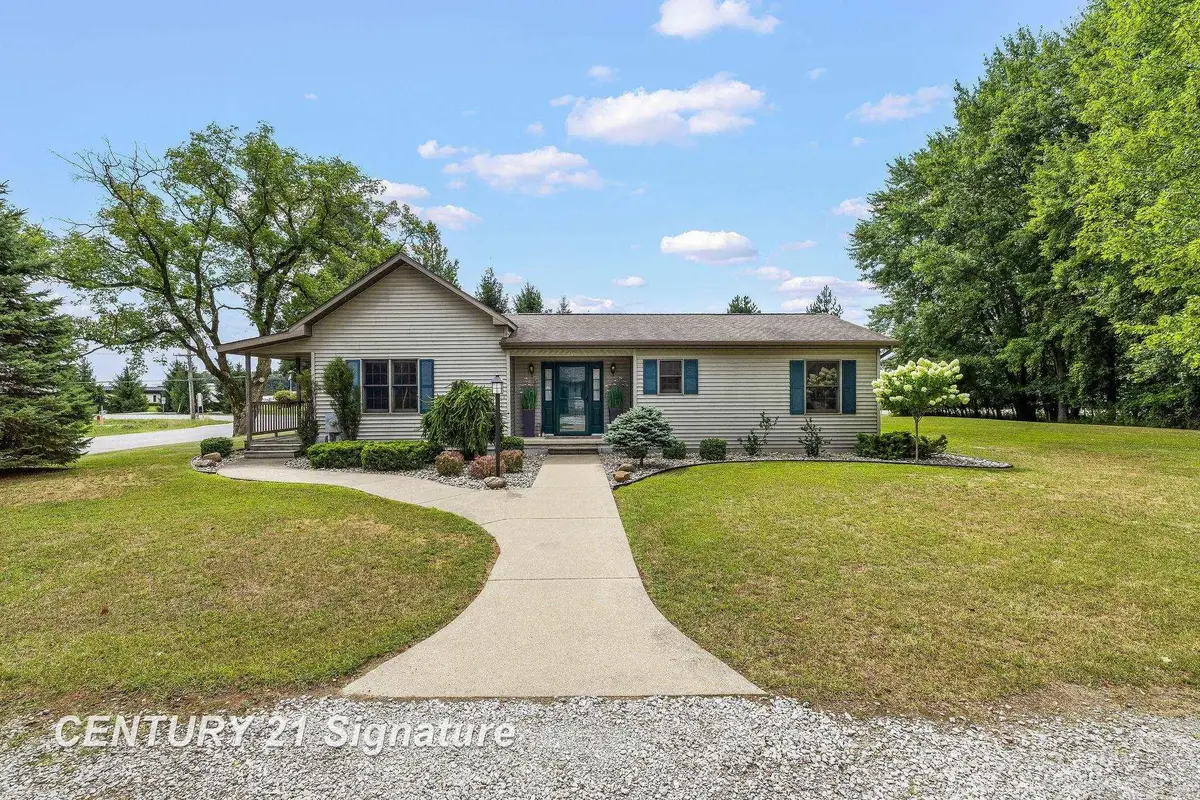 1545 N Graham RD, Freeland, MI 48623 - #1