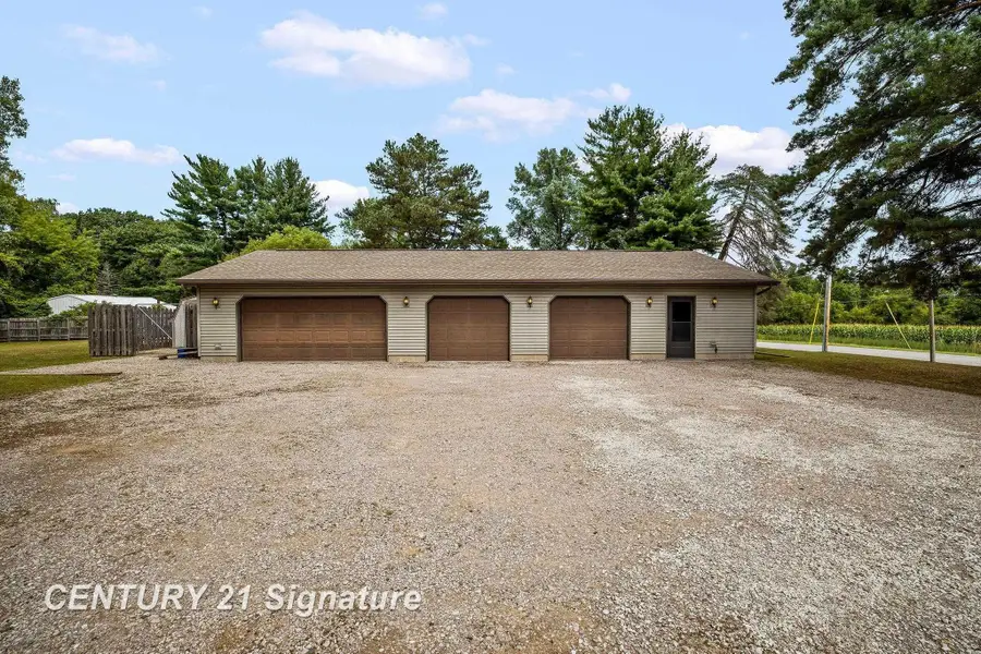 1545 N Graham RD, Freeland, MI 48623 - #3