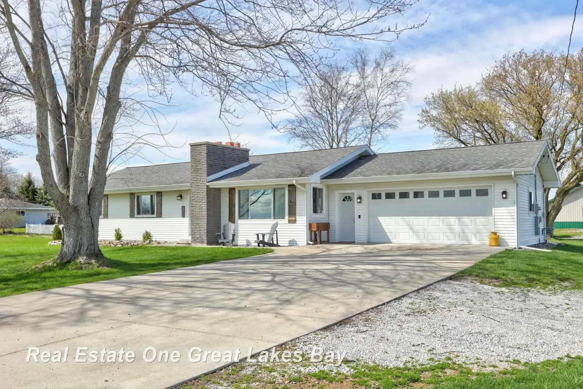 7130 Pierce RD, Freeland, MI 48623 - #1