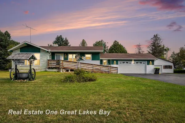 3822 Worth RD, Pinconning, MI 48650