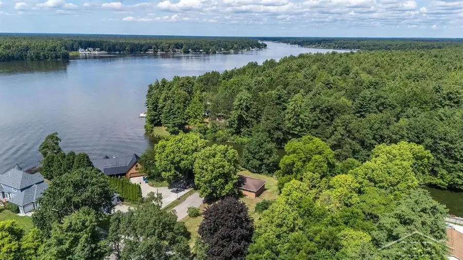 3314 N Genrich DR, Sanford, MI 48657 - #3