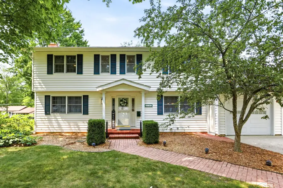 3707 Greenbrier TER, Midland, MI 48642 - #2