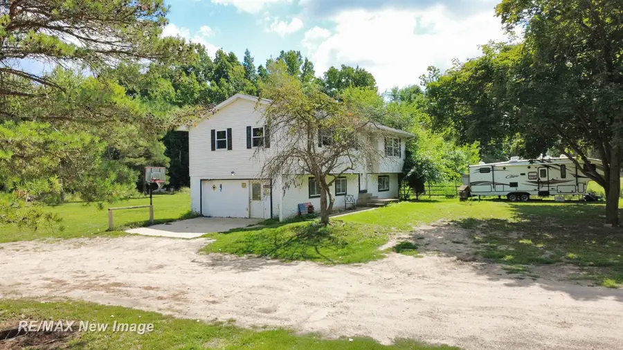 16807 OAKLEY RD, Chesaning, MI 48616 - #3