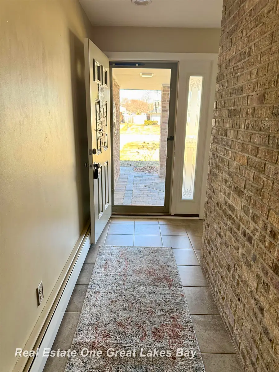 4749 Century DR, Saginaw, MI 48638 - #2