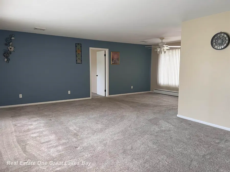 4749 Century DR, Saginaw, MI 48638 - #3