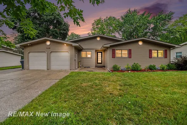 2221 Lambros DR, Midland, MI 48642