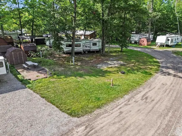 978 Timberlynn TRL, Sanford, MI 48657