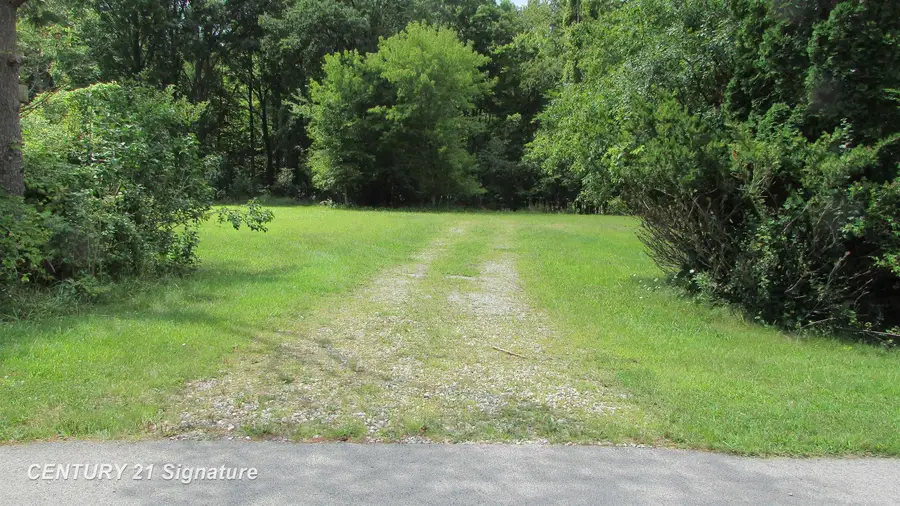 9465 Midland RD, Freeland, MI 48623 - #2