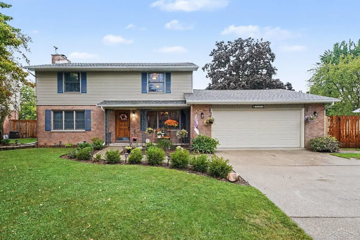 3351 Parkway DR, Bay City, MI 48706 - #1